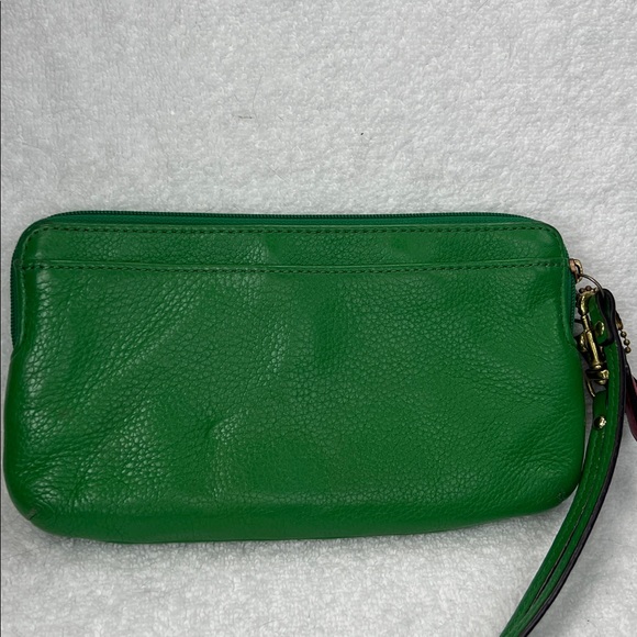 Coach Vibrant Green Leather Wristlet - Picture 5 of 9